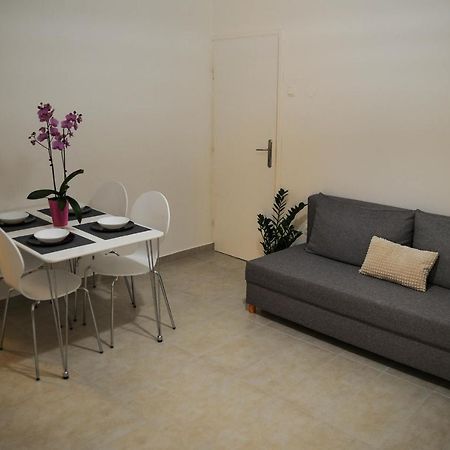 Apartman Gulliver In The Center, 10 Meters From The Sea With Private Parking In Natural Shade Рабац Екстериор снимка