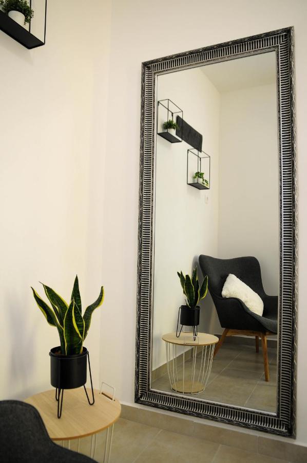 Apartman Gulliver In The Center, 10 Meters From The Sea With Private Parking In Natural Shade Рабац Екстериор снимка