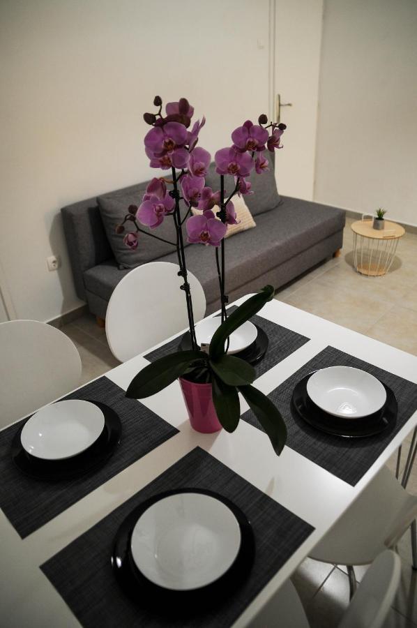 Apartman Gulliver In The Center, 10 Meters From The Sea With Private Parking In Natural Shade Рабац Екстериор снимка