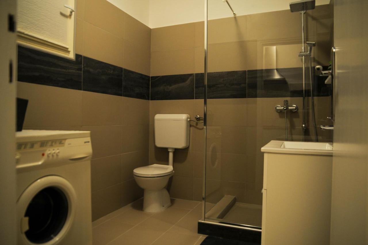 Apartman Gulliver In The Center, 10 Meters From The Sea With Private Parking In Natural Shade Рабац Екстериор снимка