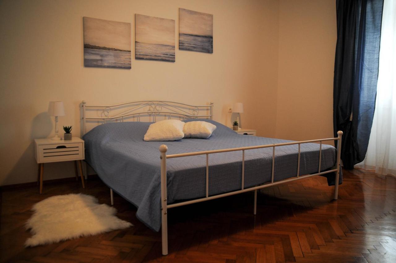 Apartman Gulliver In The Center, 10 Meters From The Sea With Private Parking In Natural Shade Рабац Екстериор снимка